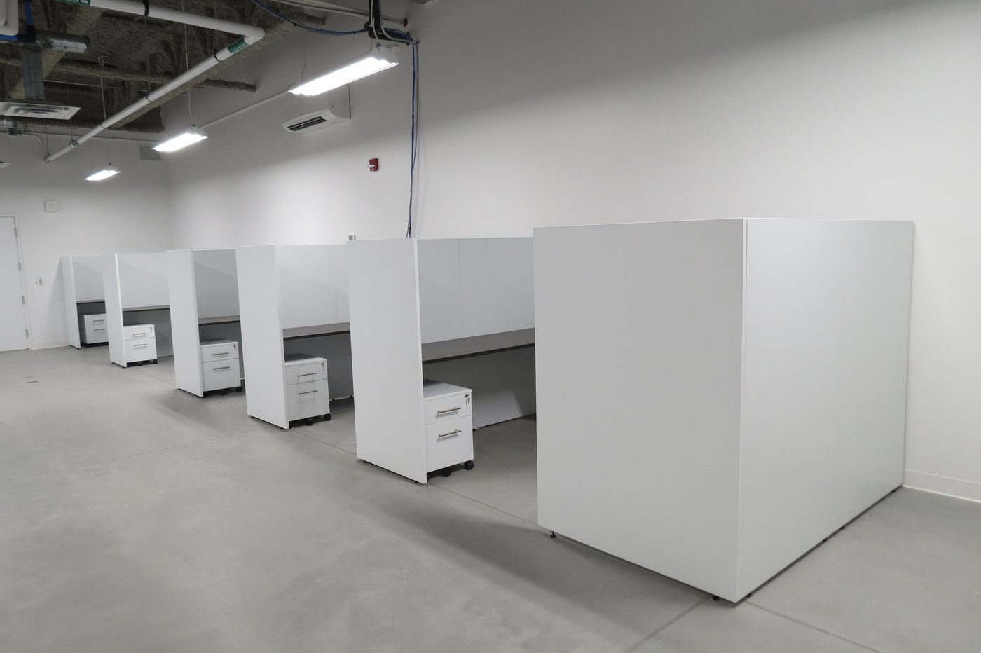 Crosslinx — Benching + cubicles