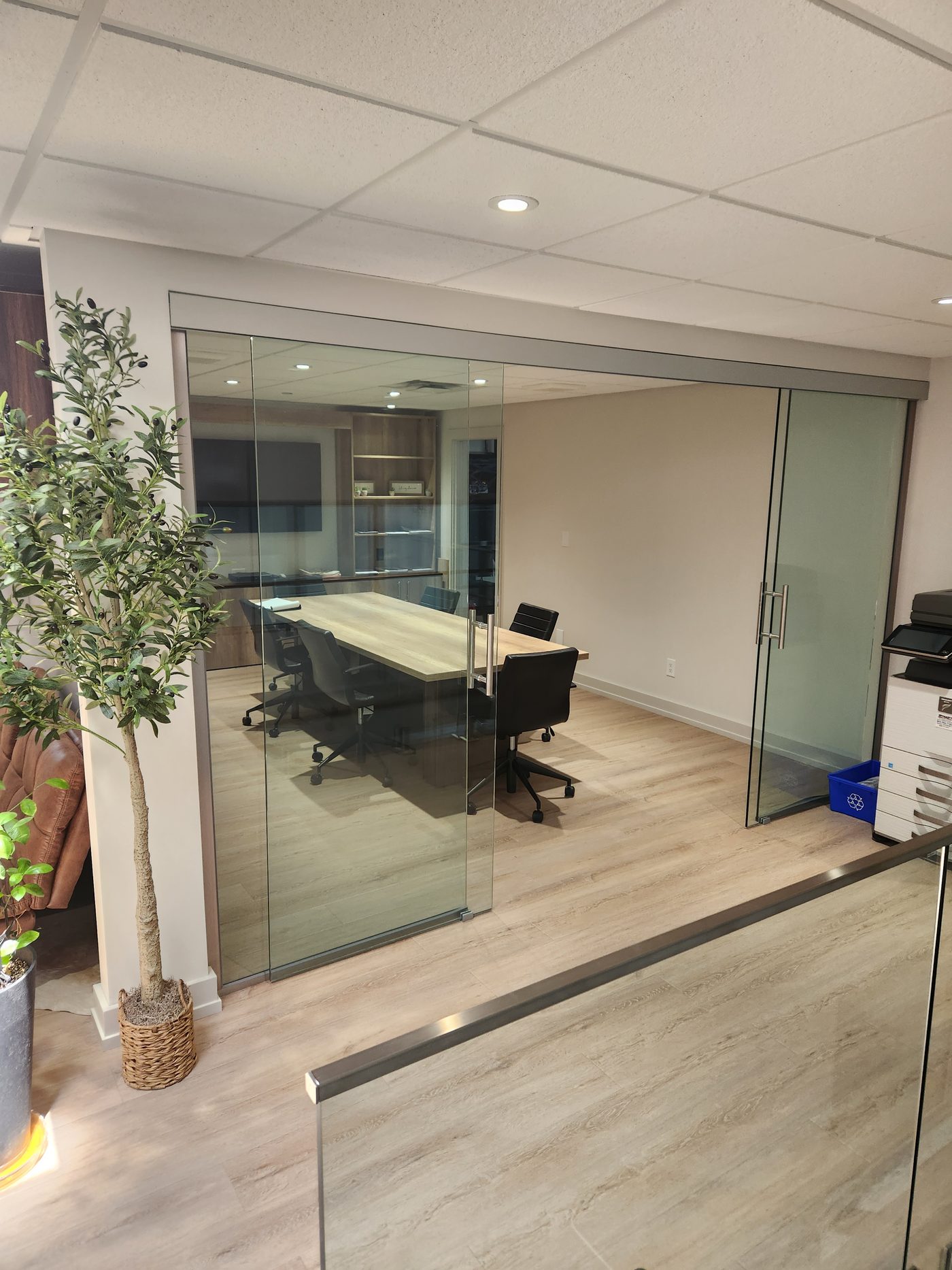 355 Deerhide — Boardroom + glass
